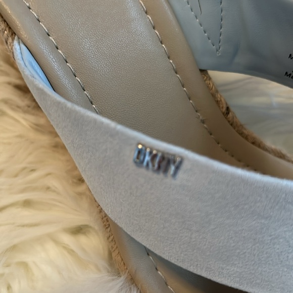 NWOB ~ DKNY Maryn Crisscross Espadrille Sandals SZ 9 - Picture 6 of 12